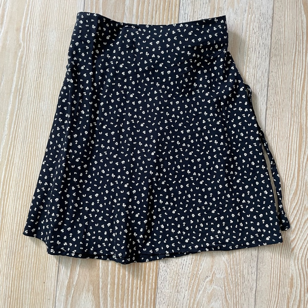 Brandy Melville Wrap Mini Skirt - navy with white flowers